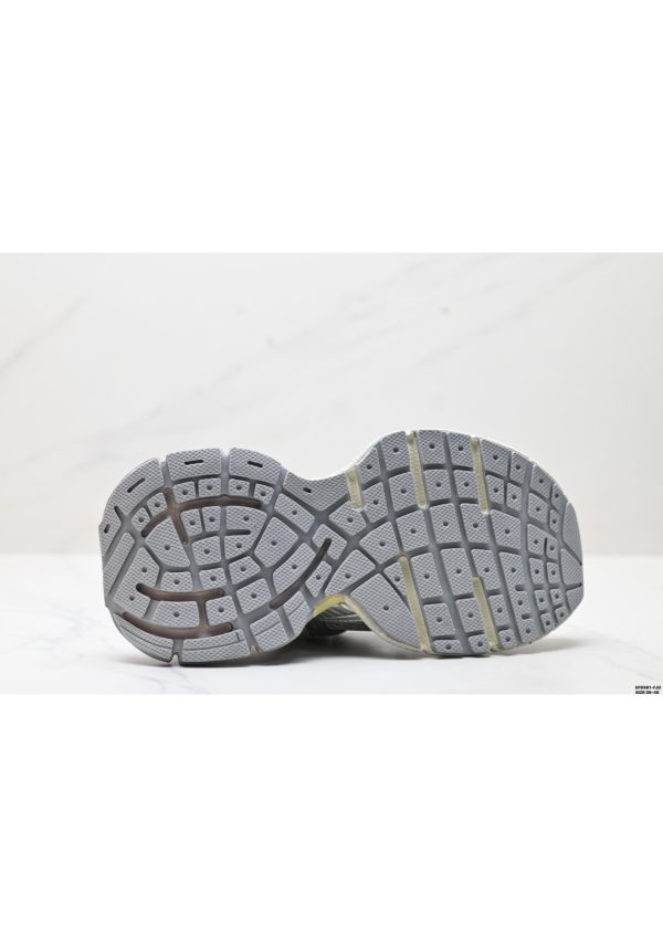 BALENCIAGA 3XL Sneakers 3+